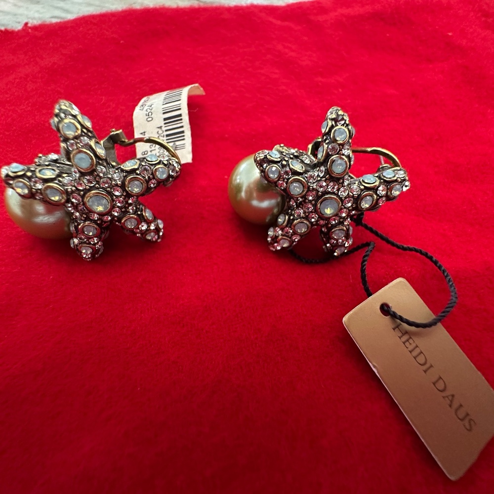NWT Heidi Daus Stud Earrings